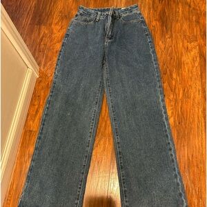 streaight leg mom jean fitting dark wash jeans